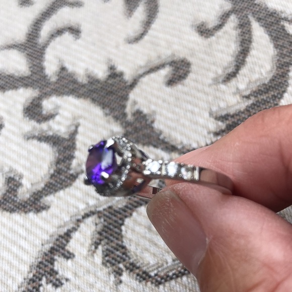 Ring - Picture 4 of 6